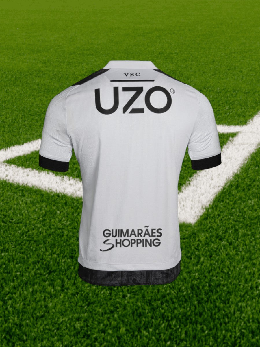 Vitoria Guimaraes home jersey 25/26